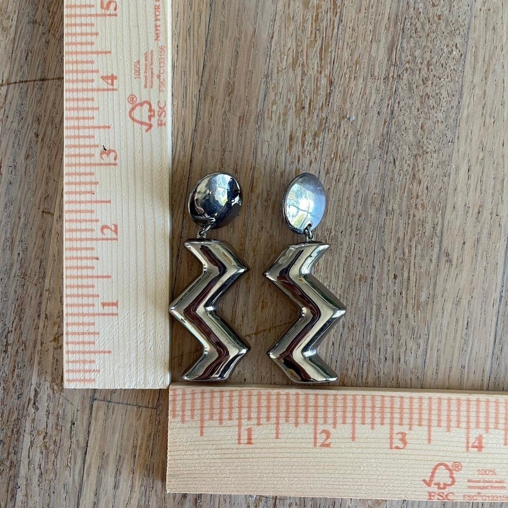 Vintage Zig Zag Silver Tone Geometric Earrings Lightning Bolts Statement Jewelry - Picture 4 of 5
